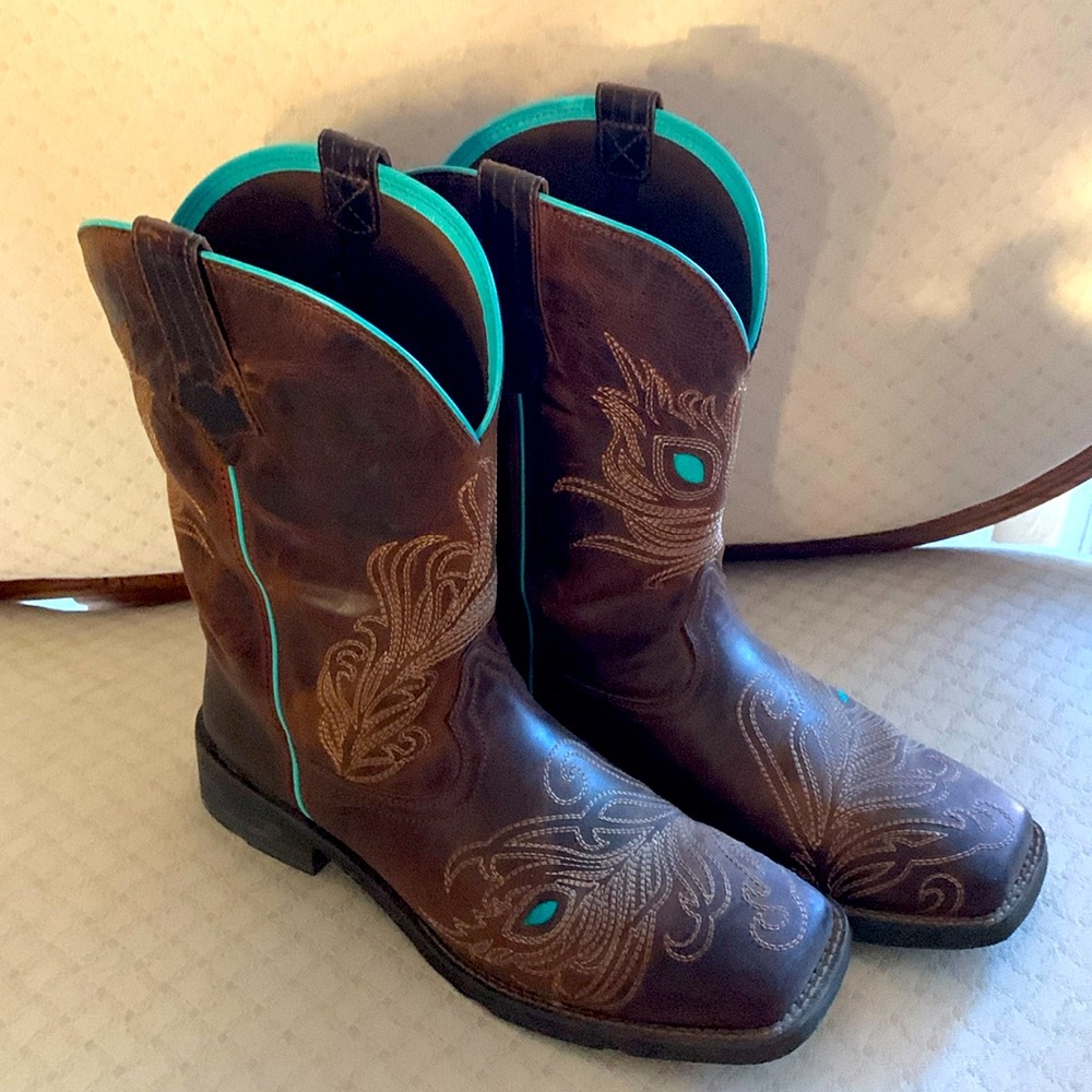 Ariat women’s peacock cowgirl boots size 10